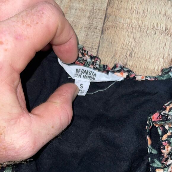 BB Dakota Sleeveless Tiered Black Floral Dress - Picture 10 of 14